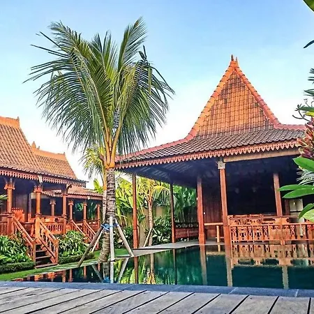 3 Bed, Balinese Joglo With Pool, 300M To Beach